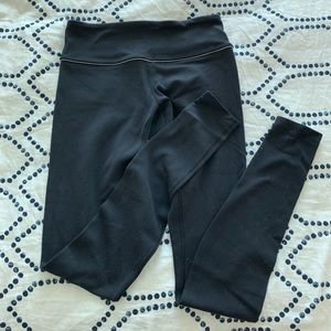 Lululemon wunder under leggings - sz 4